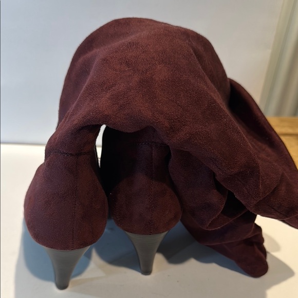 Elegant Maroon Heeled Boots - Picture 5 of 7